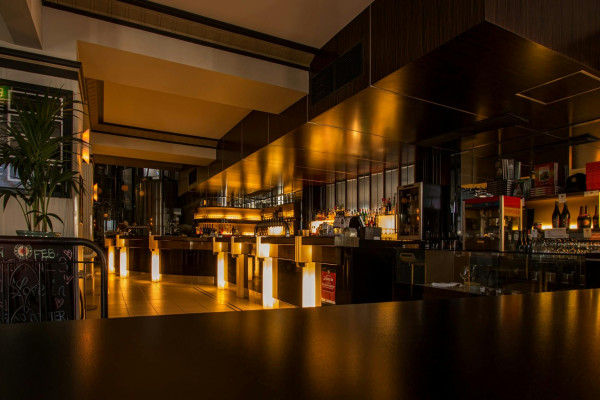 Bar & Lounge